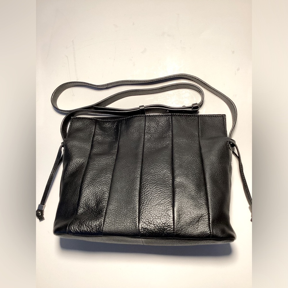 VinceCamuto🆕leather crossbody shoulder bag,snap close,zip&open pockets,adj strap - Picture 2 of 16